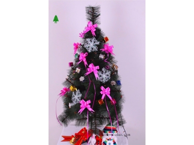 Christmas decorations for pine needles Christmas tree decorations are commonly used to make the tree